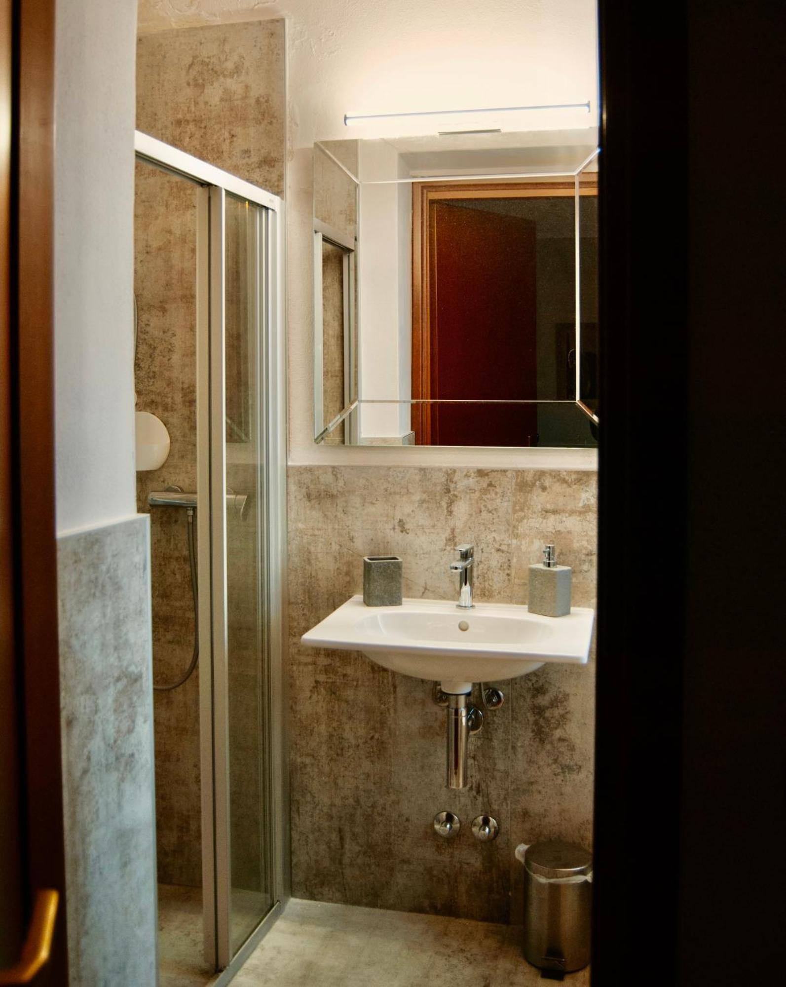 Welcome Traveller Frida'S Rooms คาปริโน เวโรเนเซ ภายนอก รูปภาพ