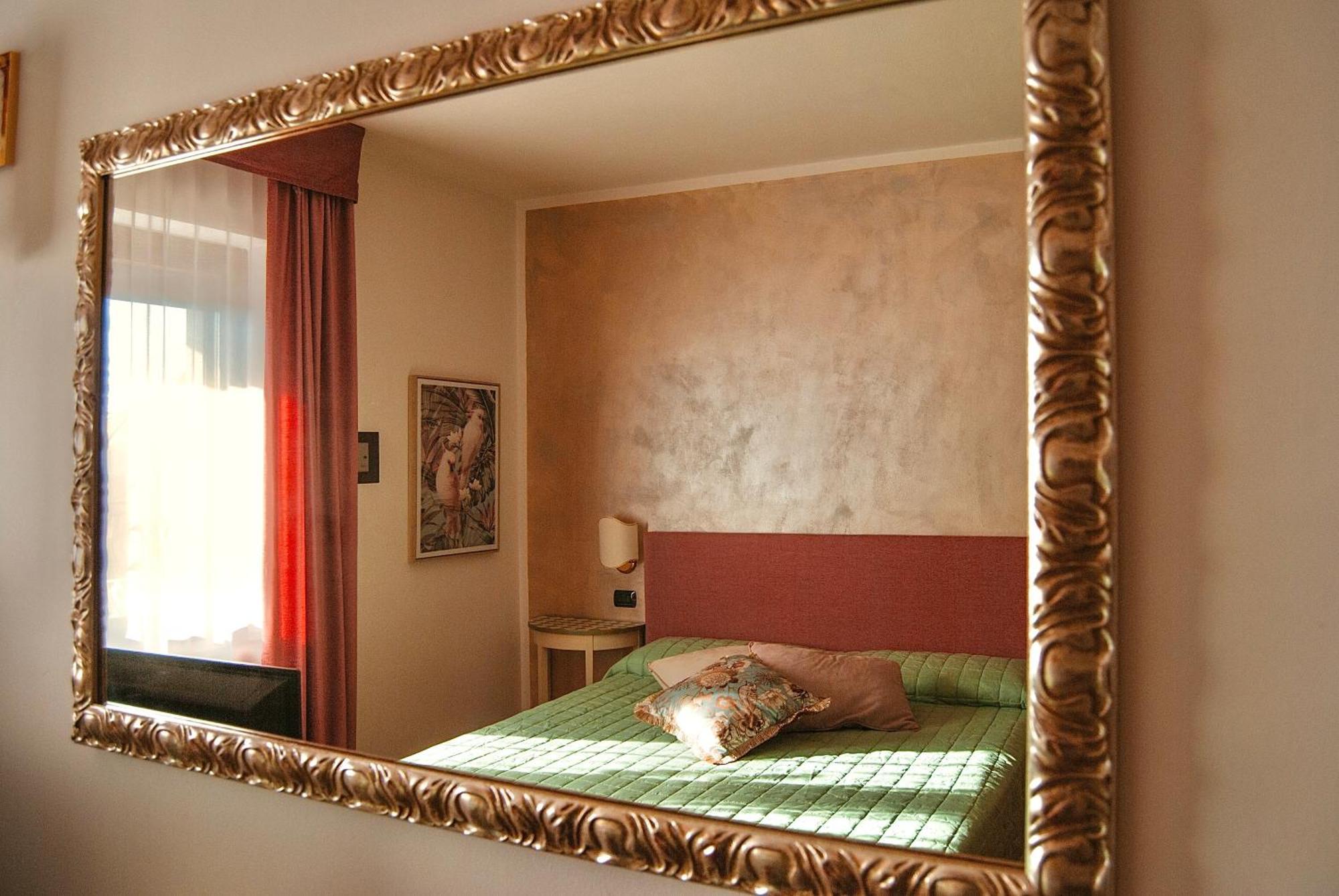 Welcome Traveller Frida'S Rooms คาปริโน เวโรเนเซ ภายนอก รูปภาพ