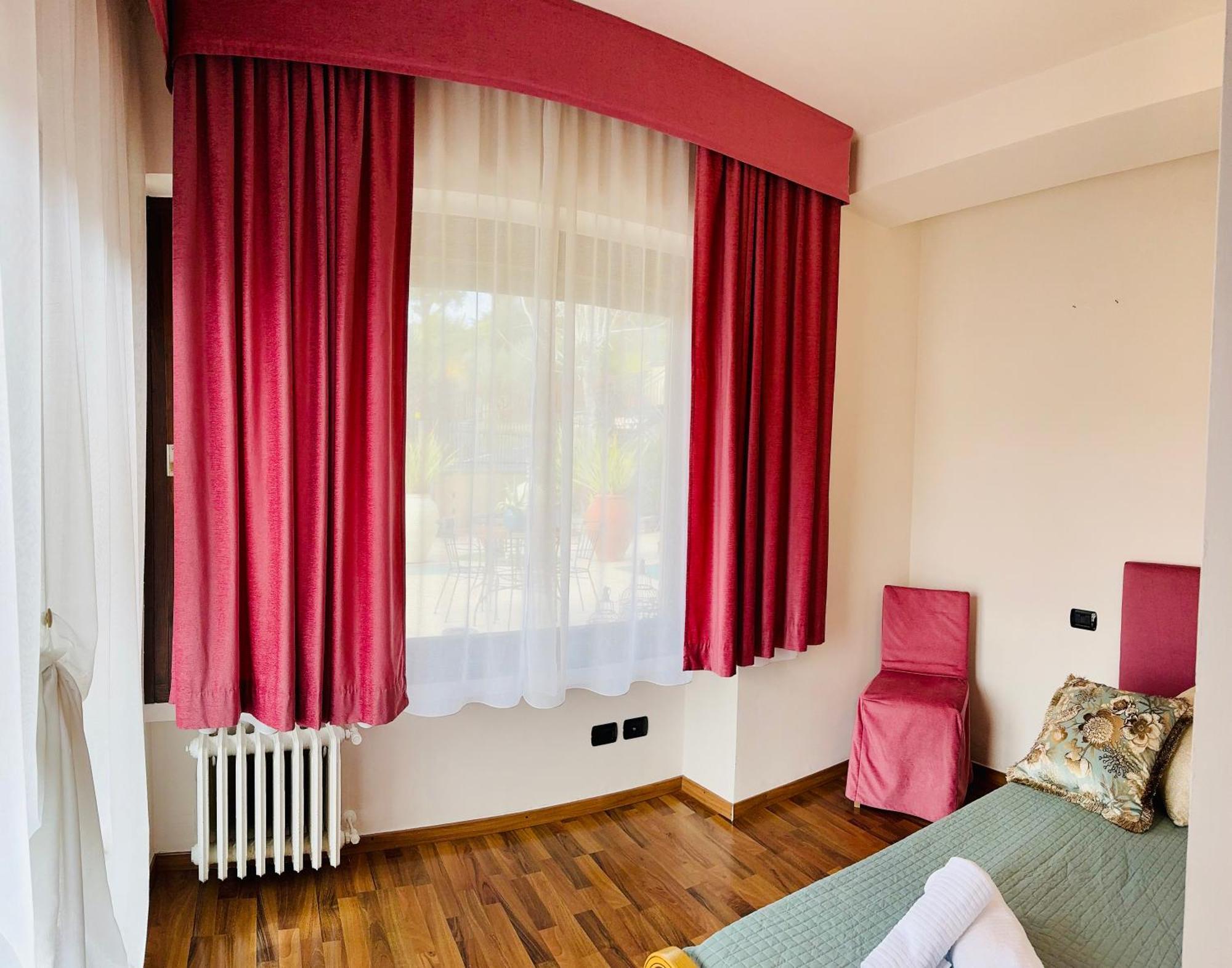 Welcome Traveller Frida'S Rooms คาปริโน เวโรเนเซ ภายนอก รูปภาพ