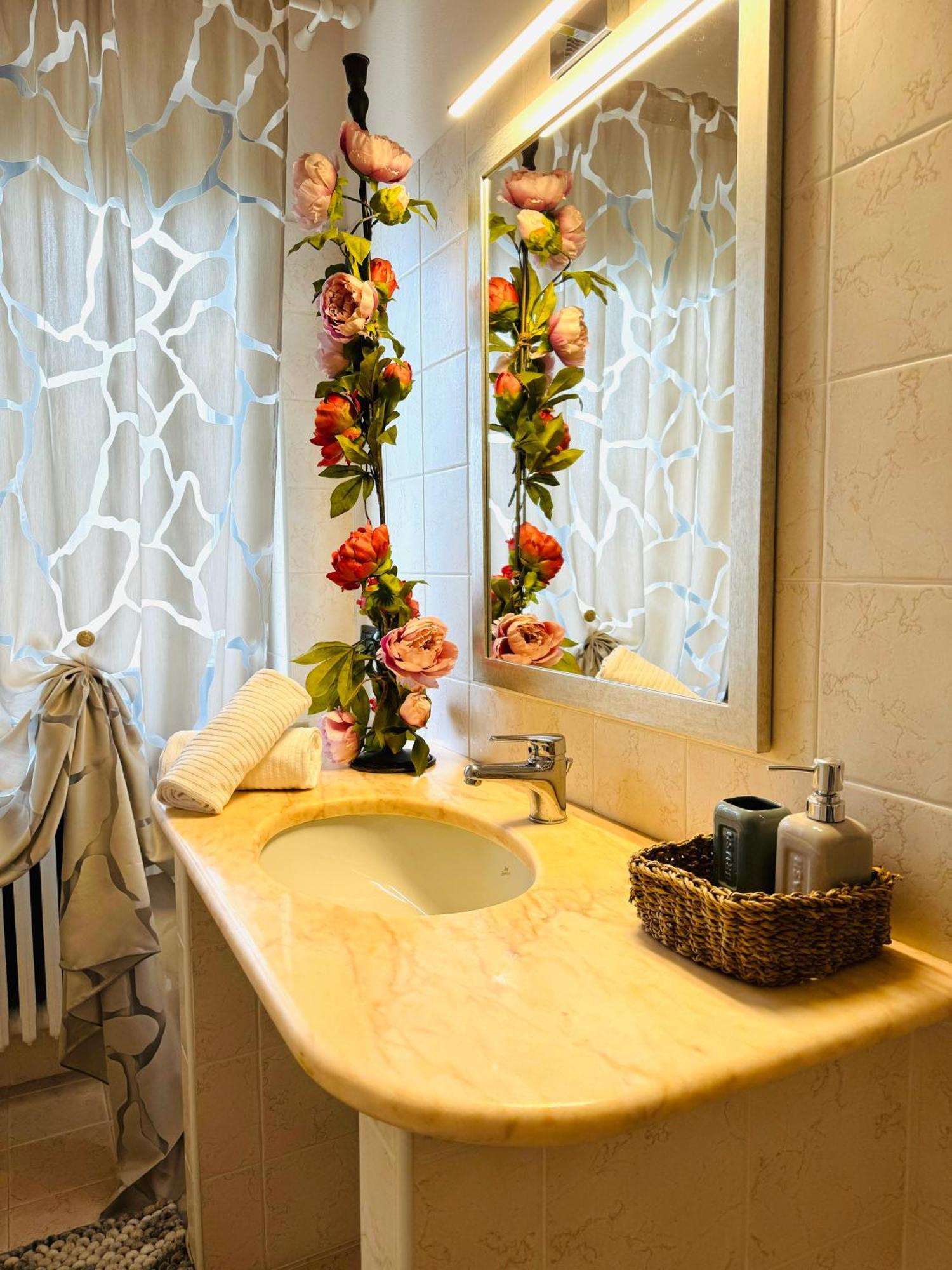 Welcome Traveller Frida'S Rooms คาปริโน เวโรเนเซ ภายนอก รูปภาพ