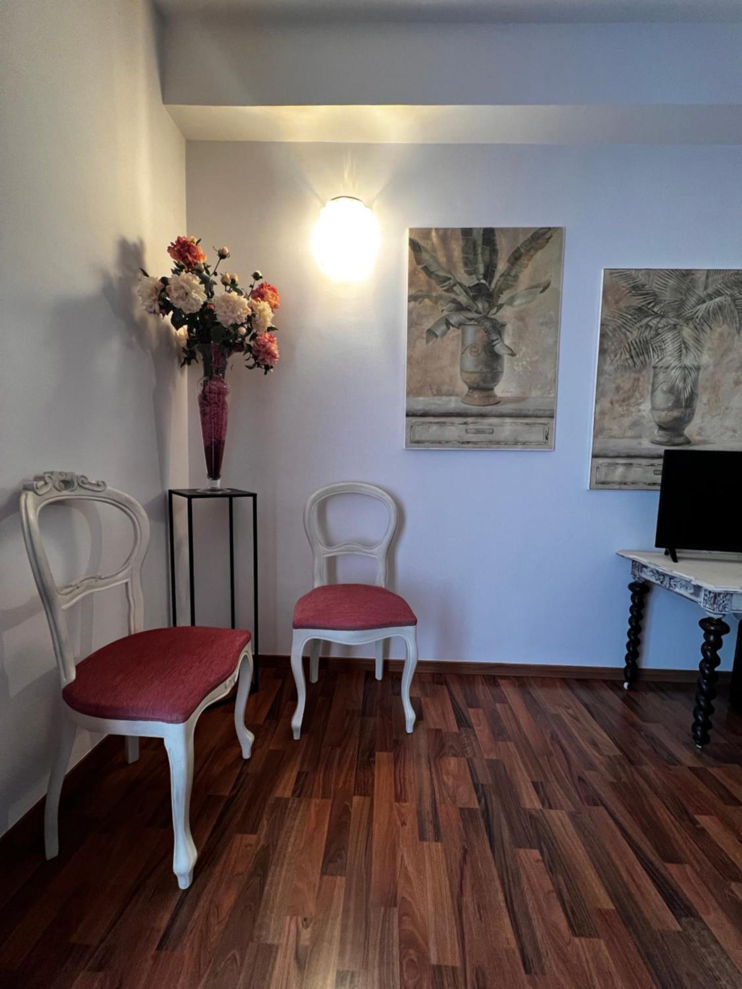 Welcome Traveller Frida'S Rooms คาปริโน เวโรเนเซ ภายนอก รูปภาพ