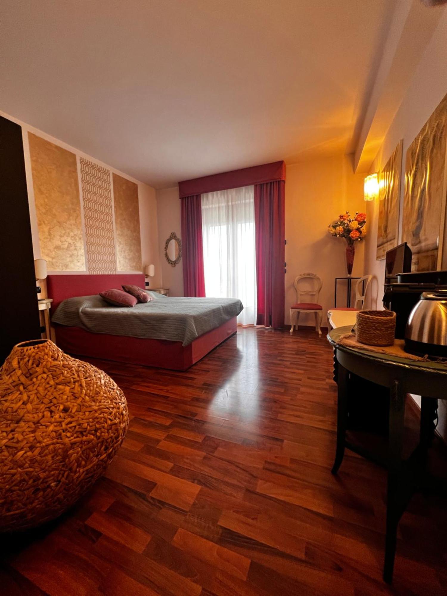 Welcome Traveller Frida'S Rooms คาปริโน เวโรเนเซ ภายนอก รูปภาพ