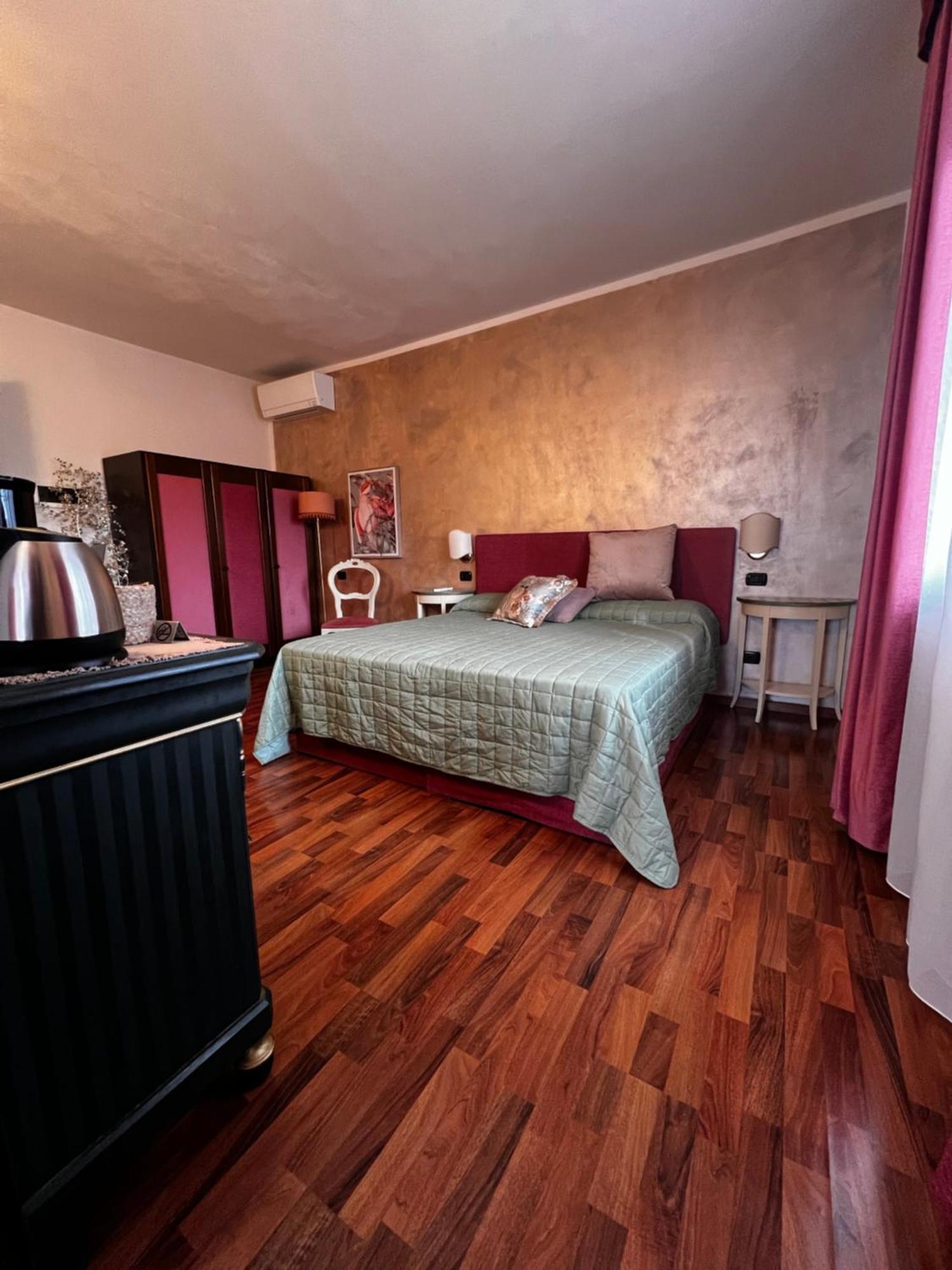 Welcome Traveller Frida'S Rooms คาปริโน เวโรเนเซ ภายนอก รูปภาพ